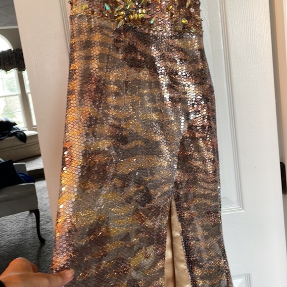 Beautiful MAC Duggal GOWN 12 new - Picture 6 of 9